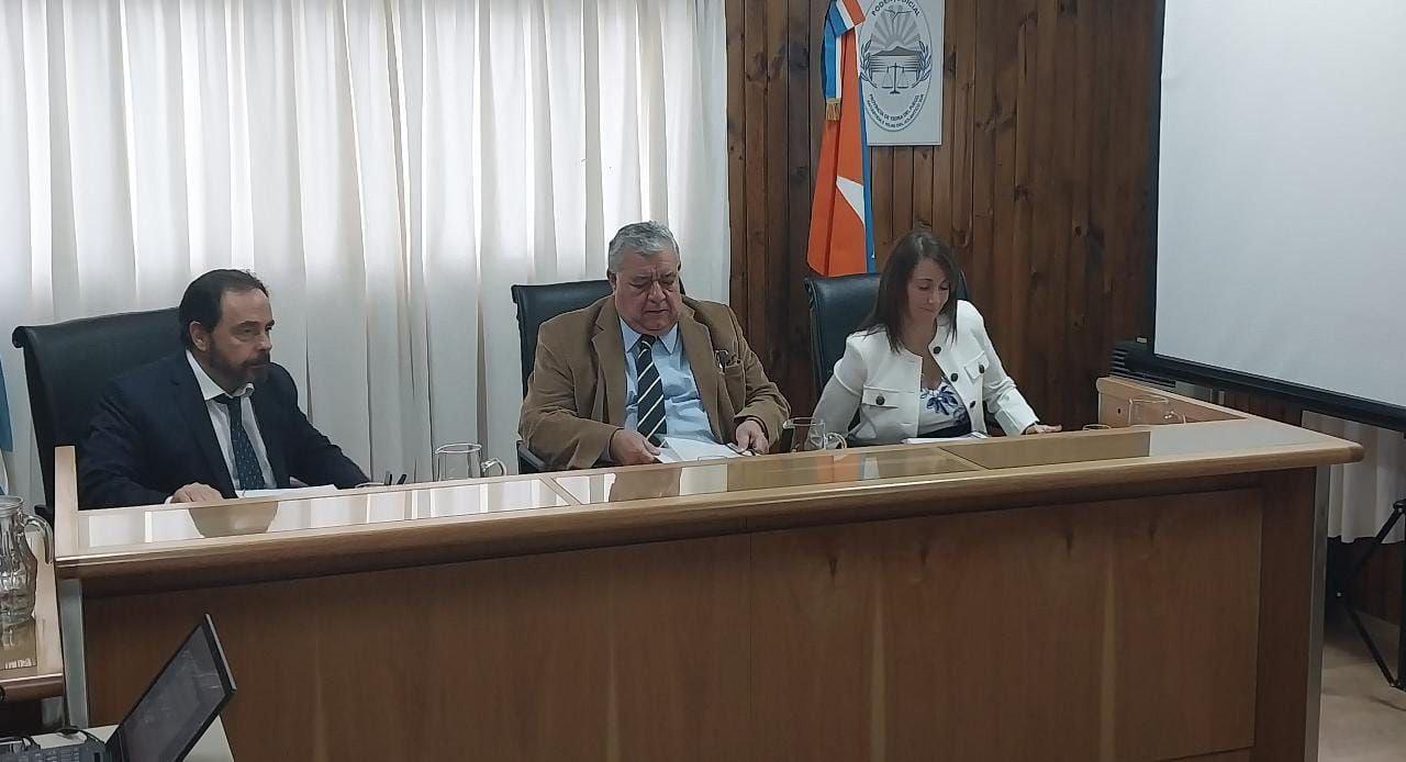 8680E3EB-1B97-4969-82E3-114F61630C47