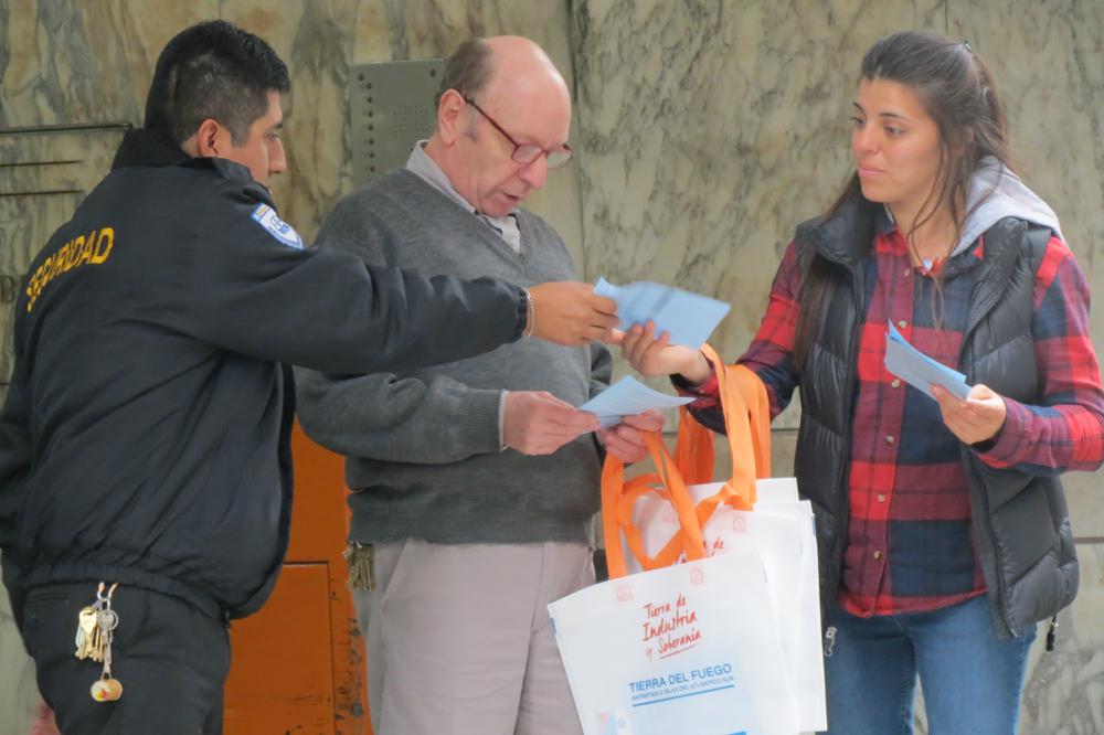 ENTREGA MATERIAL MALVINAS (5)