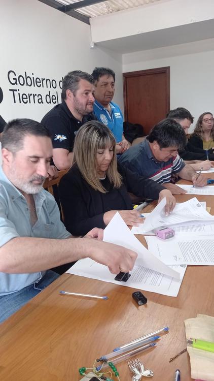 FC347C7F-7601-40B6-9738-F9DE05AB2544