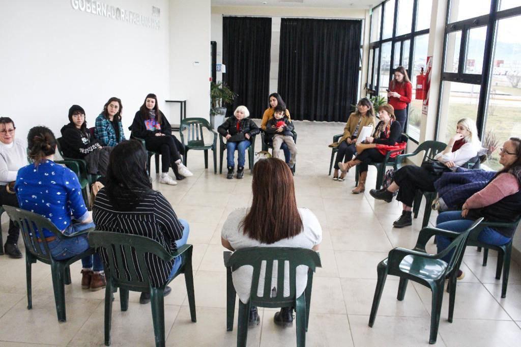 E7FFB216-30EE-4E9D-80C4-2D3FEF980EF5