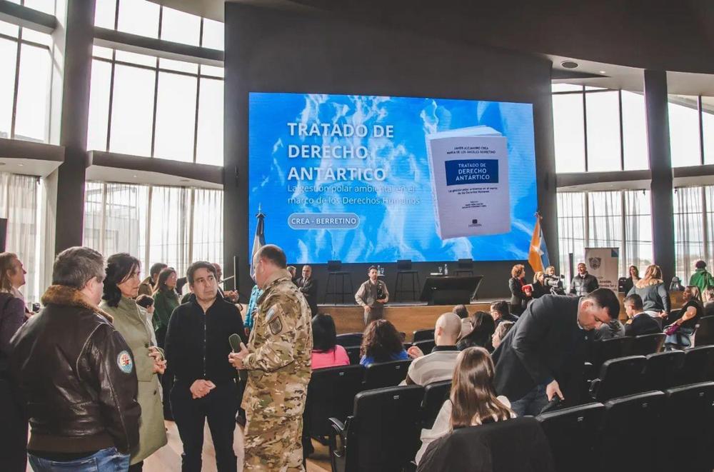 AC81AA6C-523B-4FE5-A769-185DE20BF81A