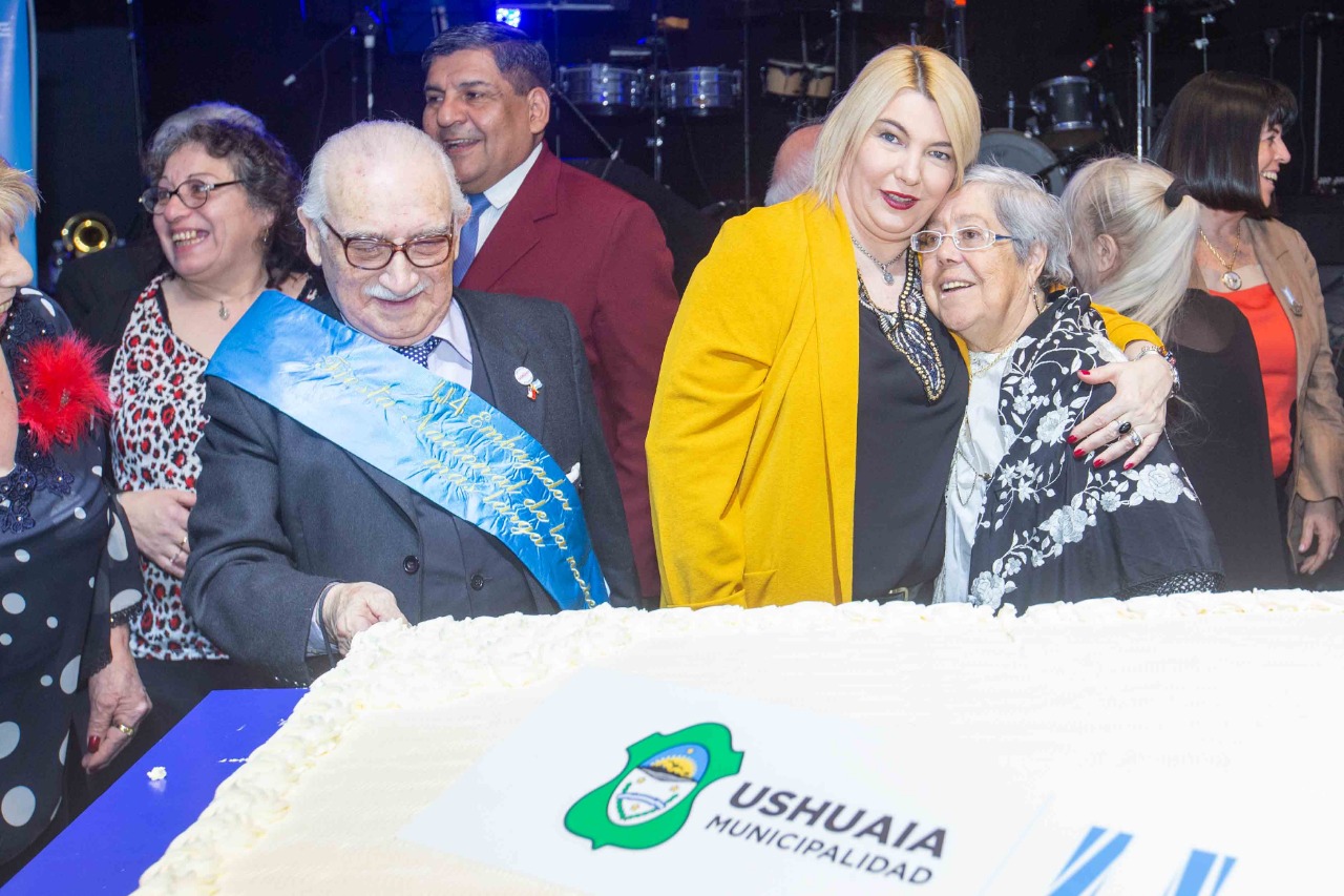 01 - CENA ANTIGUOS POBLADORES (1)