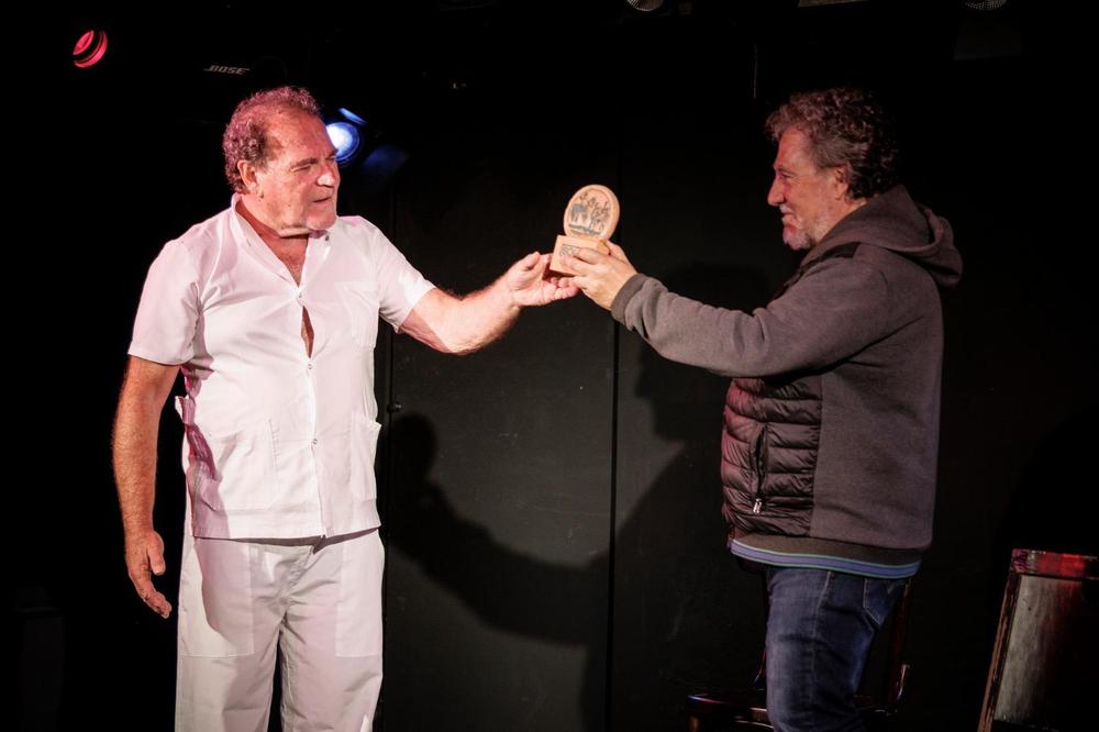 3efee2ee-0d9b-409f-a0d3-5297b30f6d05