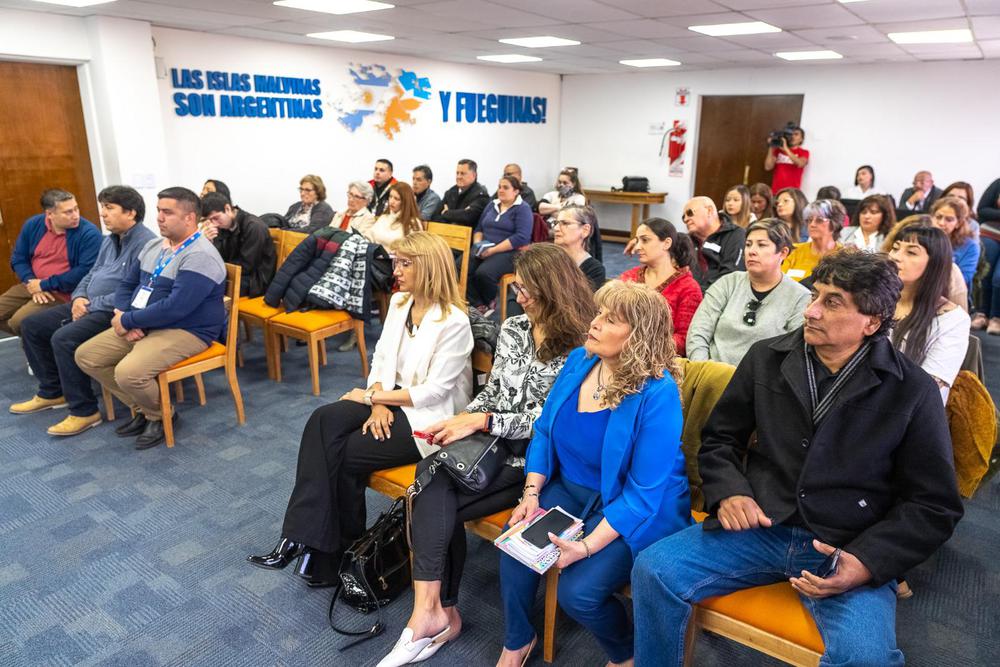 7DAAF6F7-28E1-42A2-B984-6767F6D585E0