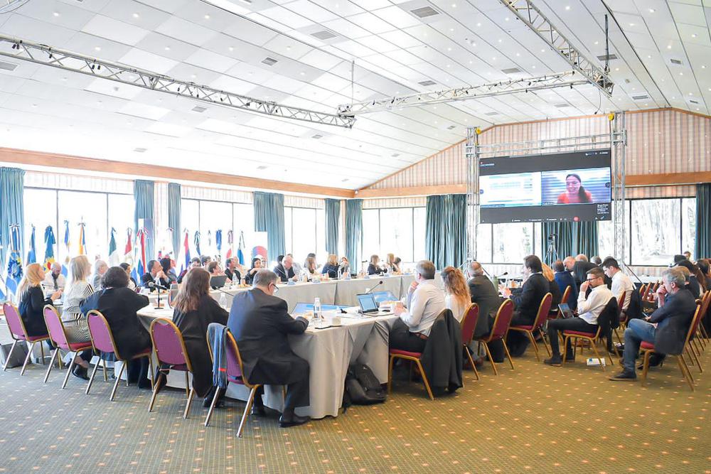 7F1246AD-707C-4056-92ED-CF45611E0C83