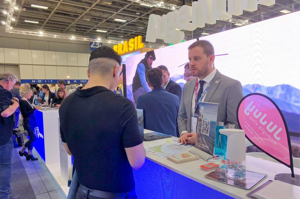 01909D1E-4F54-46E4-89CF-177991F441D7