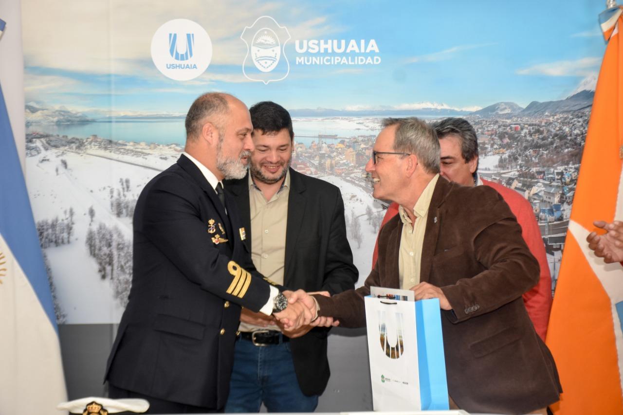 5e3b2ba32a4a404324371d09