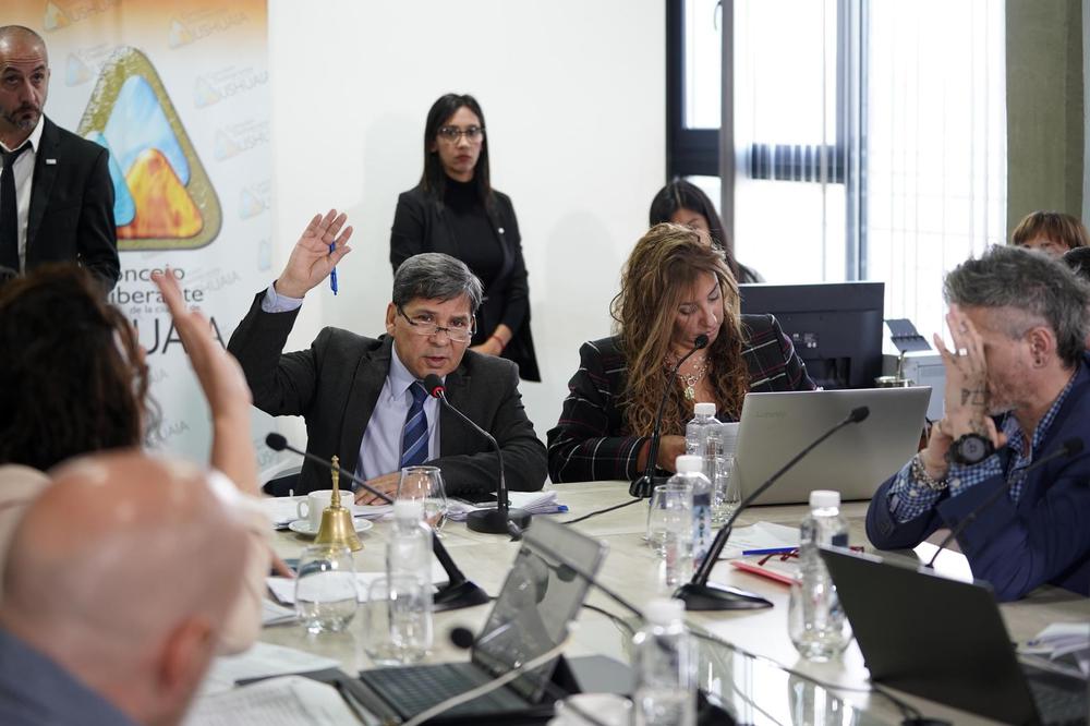 F8BCAC50-408A-4BA1-ABBC-F31F0EF0D85F