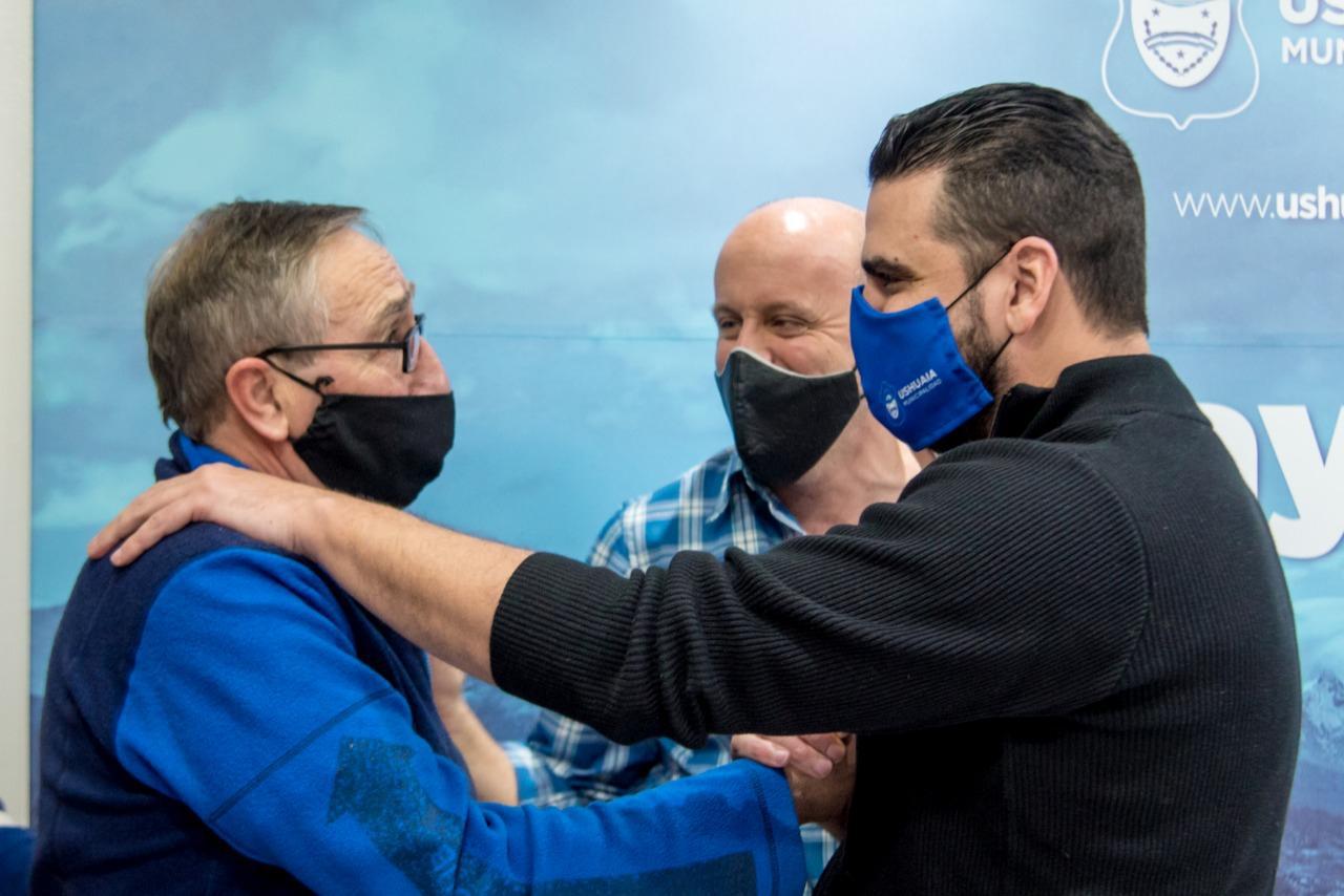 60e212f2f25f9a39638fc834