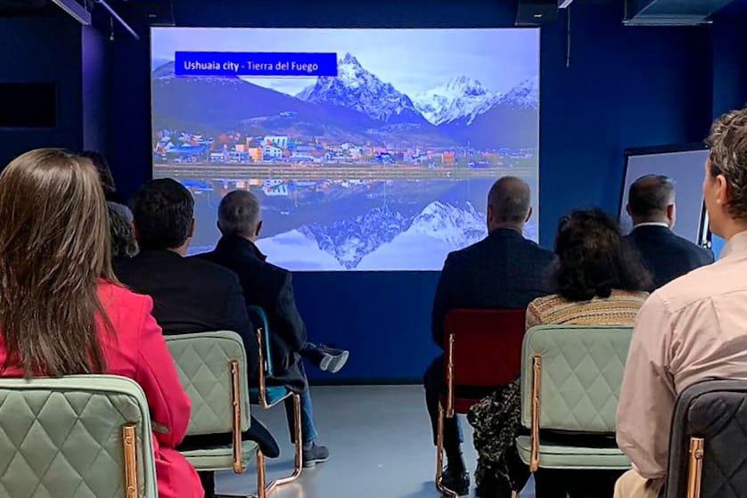 756EE511-05BF-4F7D-960F-9AA809BA7251