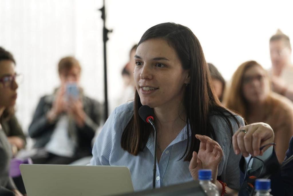 72FDA324-612D-453A-8BDA-12B89E804826