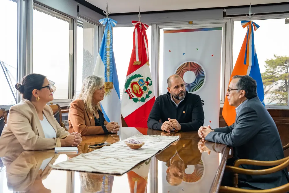 5dc06de0-eb1e-40f1-a279-19a21a53853f