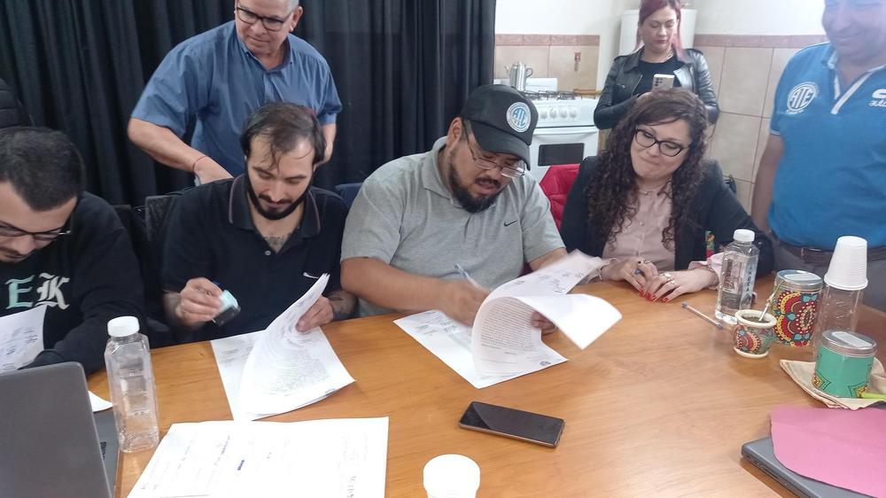 8F7112BE-128F-4FD4-923D-4E002978AA5D