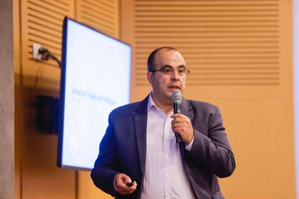 232C19B2-49E6-4FC2-9B3E-C829D013A471