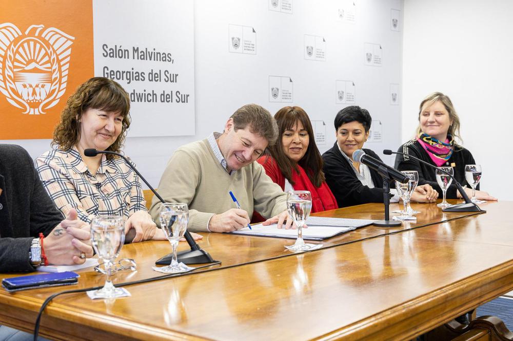 94F21843-E975-437B-A175-54602BC14738