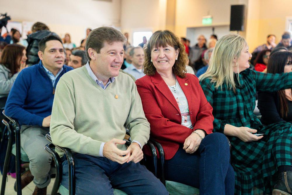 9E83F9A2-728C-48F3-B5E2-084115636B0B