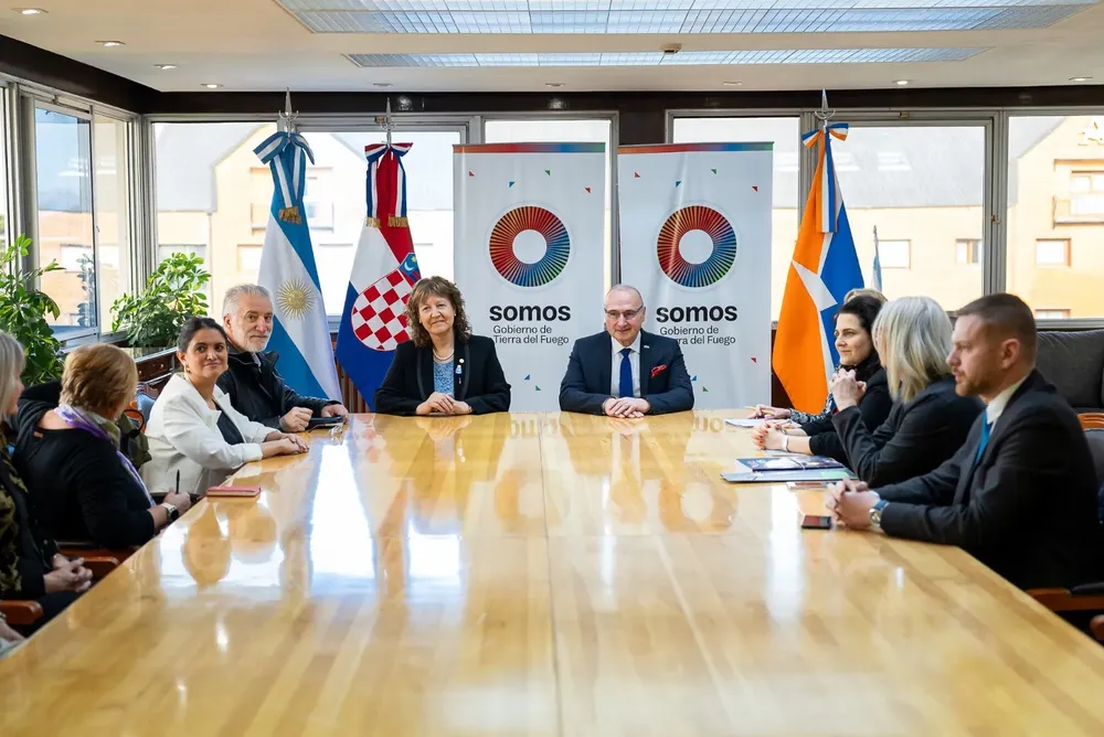 7b60d4c2-8029-4904-914a-213c1b3d4f83