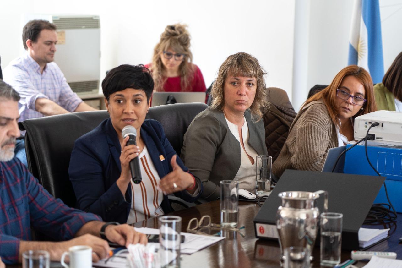 2B300CC5-5EC3-4875-B1C3-FBEC242BFA68