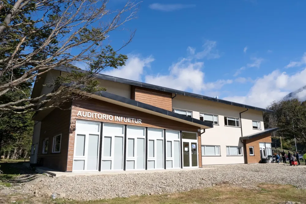 e7e235e1-62d2-4732-9201-90065c4f3830