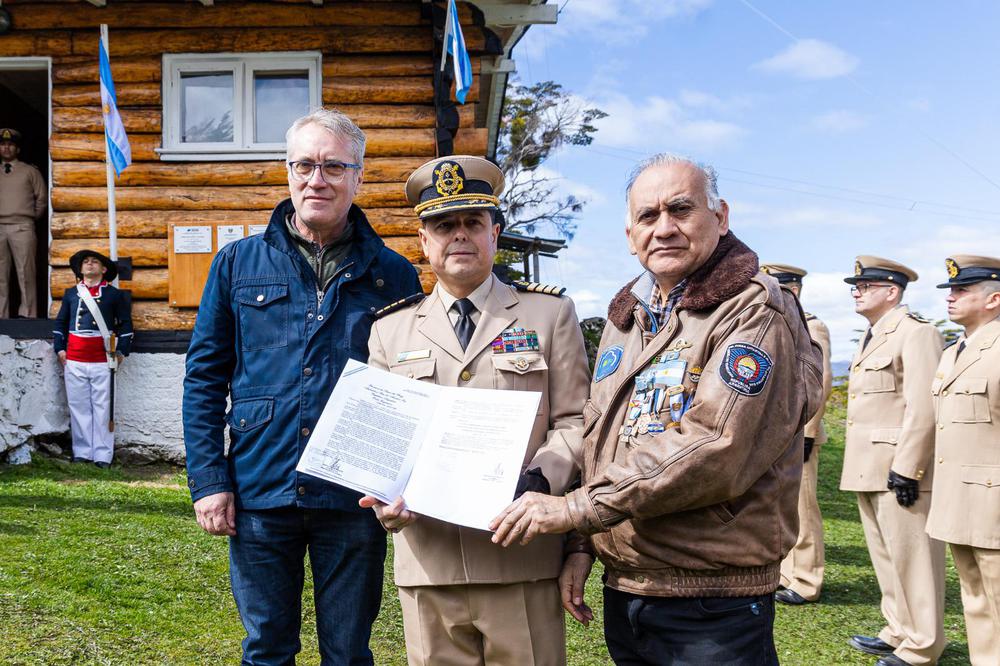 923d15ce-e6cb-44ed-a6b9-1955aa1cf9b0