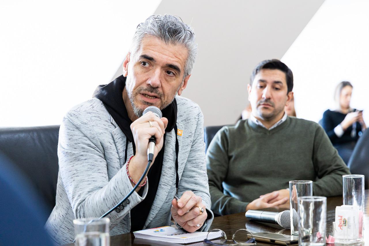 8AE8E626-4089-4B38-9358-2611B96B3891