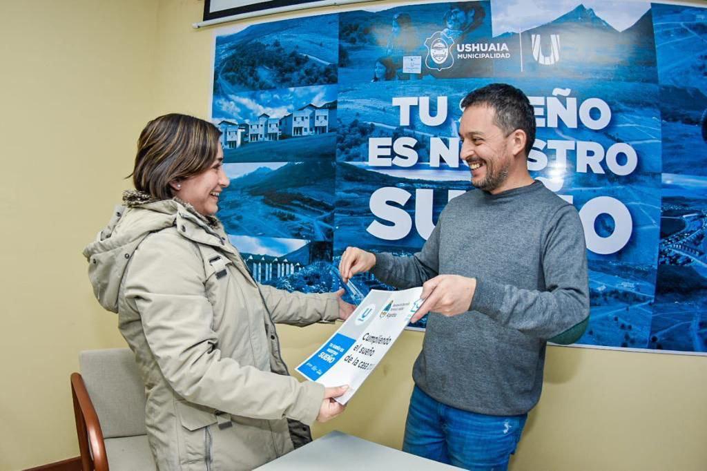 B92D8352-1F2F-4D27-9D9D-DC272E9A688B