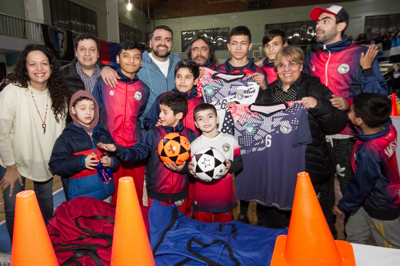 entrega de indumentaria deportiva 2