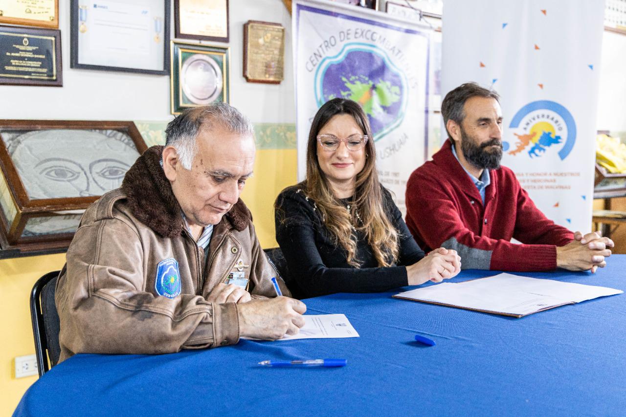 C9853046-DC24-4EB6-AB89-5CEA6E89F302