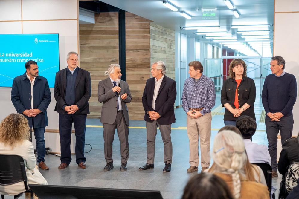 765D0FCA-82F6-4325-AE76-9C403C126214