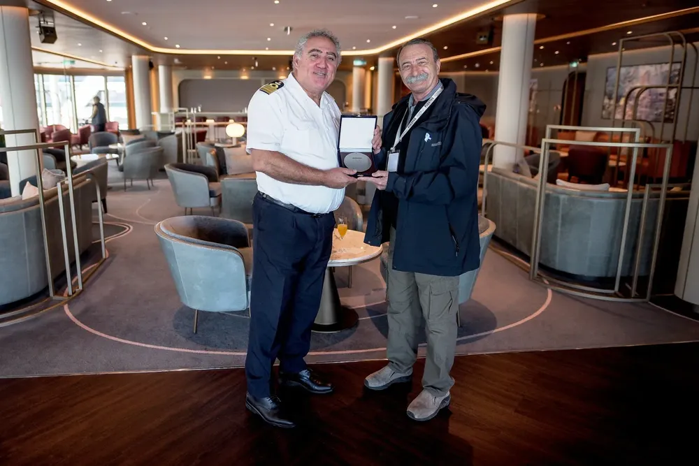 e63788c4-ccc5-4ccd-ab54-9e1d3174cf02