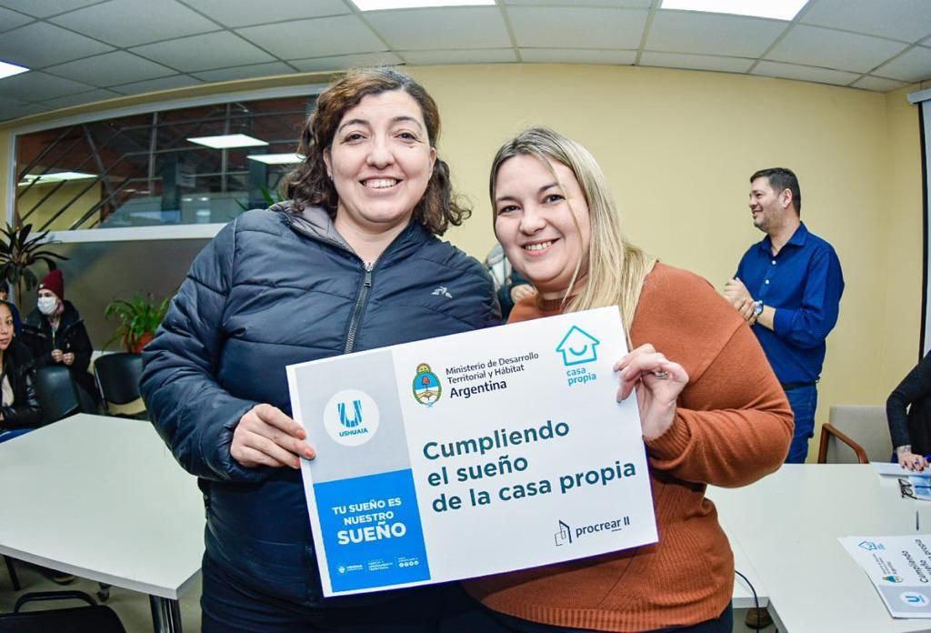 3B7DF300-742F-4EAA-BF5E-44A83ACBEF64