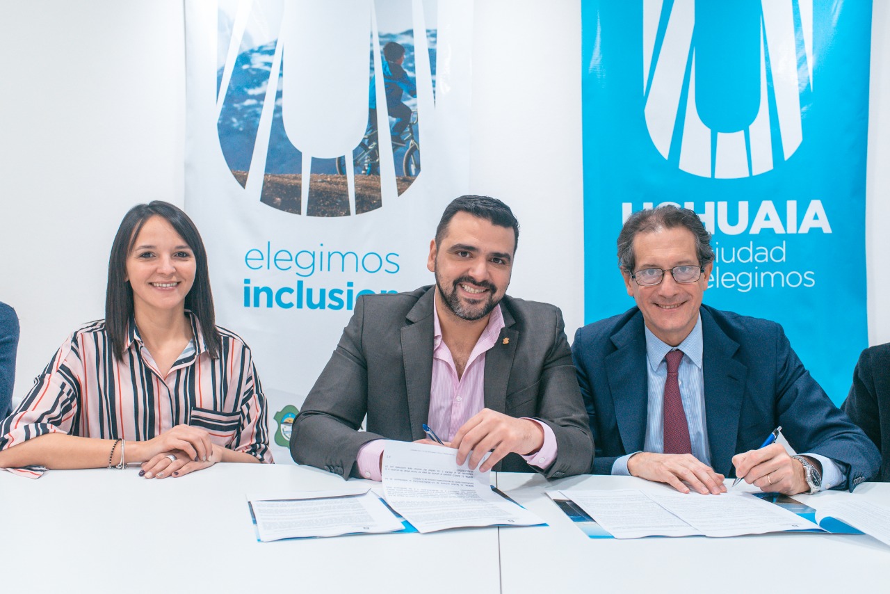 firma convenio con el banco