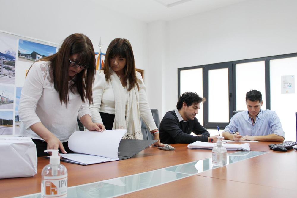 b74dc479-2571-4476-8aa4-96a115742b4c