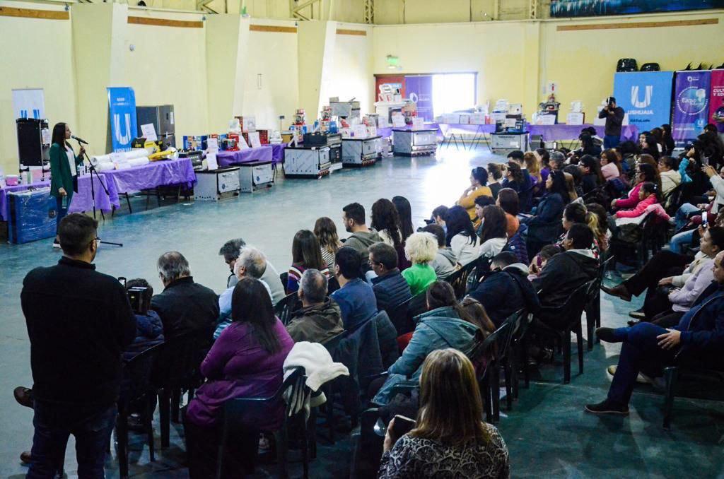 5844F630-3C38-4EB8-891E-627D18F7B0D4