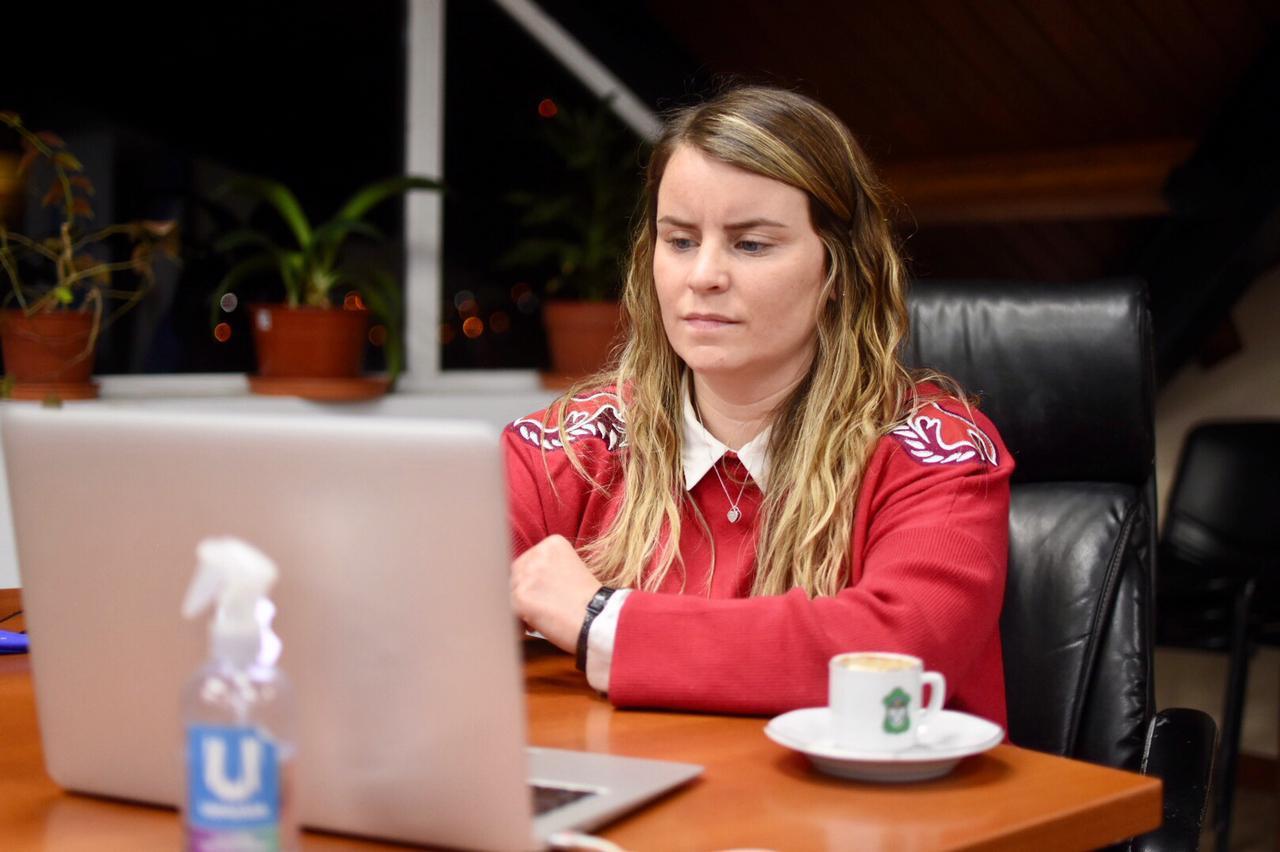 60d791b9215405f85e92b43a