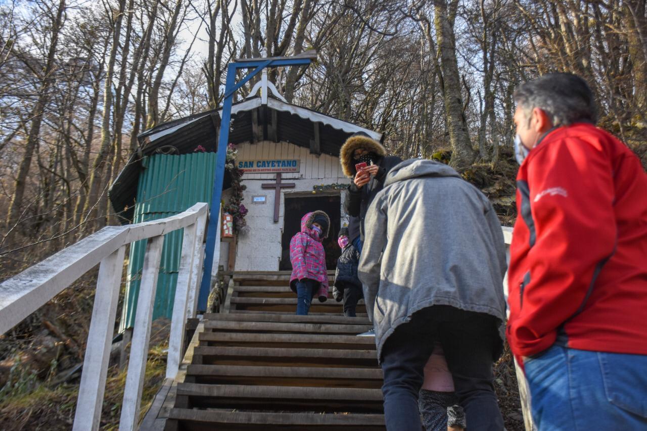 5f2da1dd2cd9af241276b2e9