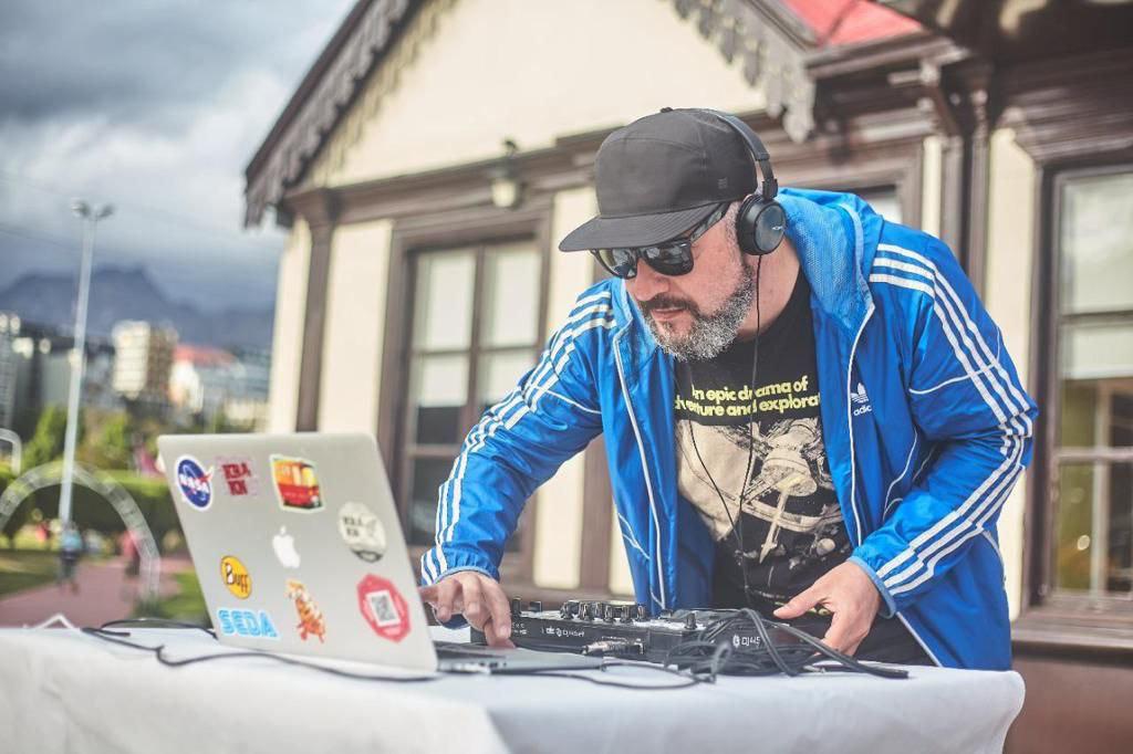 6FCDDCF6-D3FE-4A3E-8443-B1909D0B082B