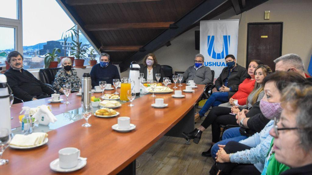 61214194d12c46aa3c07fbcf