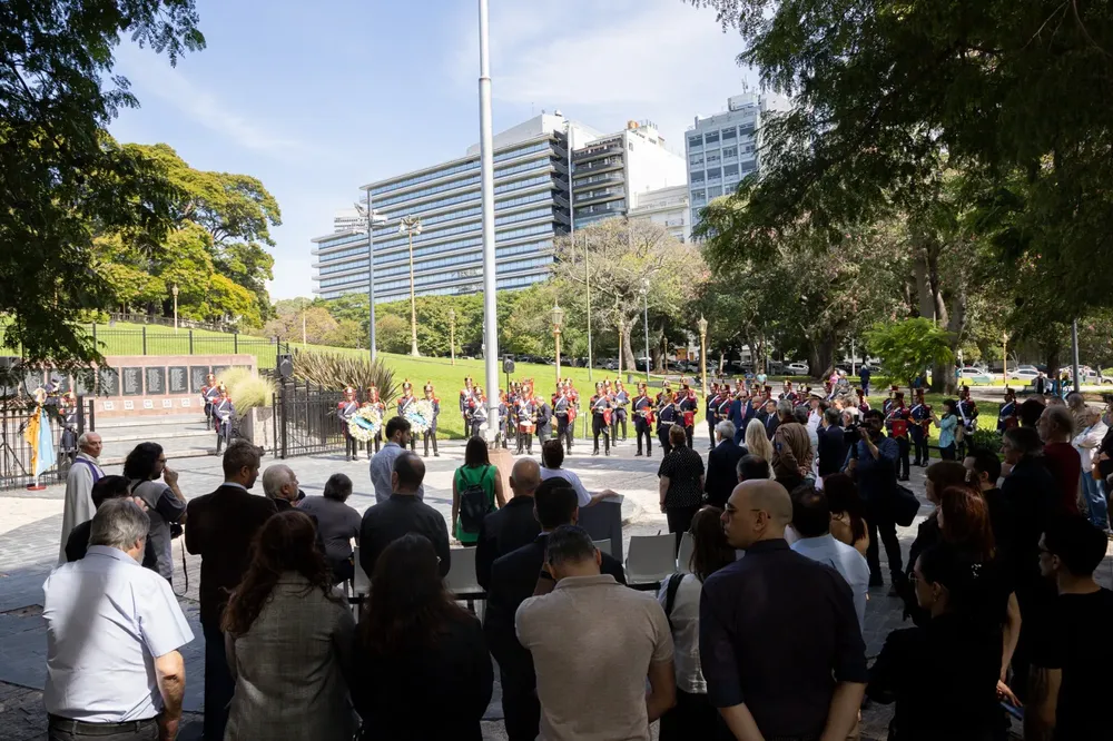 19bf4106-d06e-46b4-8f57-e406bcbba950