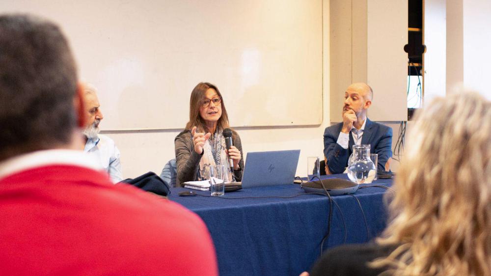 03840C8C-E2F4-443C-AEAA-C5F92D82244B