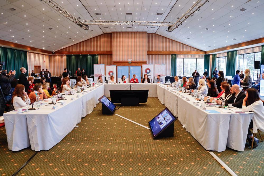 BC3DB729-589E-4E14-9306-599D602665F3